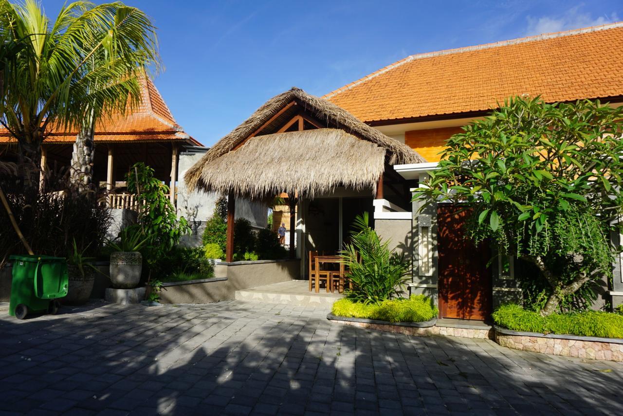 Ocho Bali Surf Camp Uluwatu (Bali)