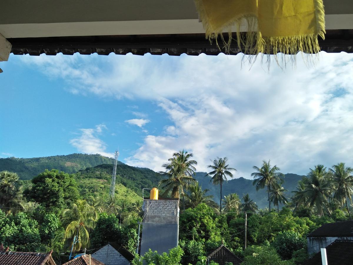 Tira Homestay *