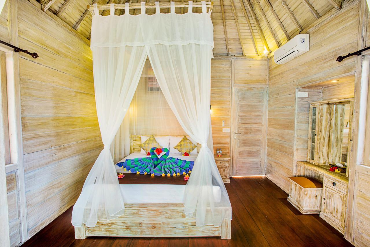 Secret Point Huts 3*