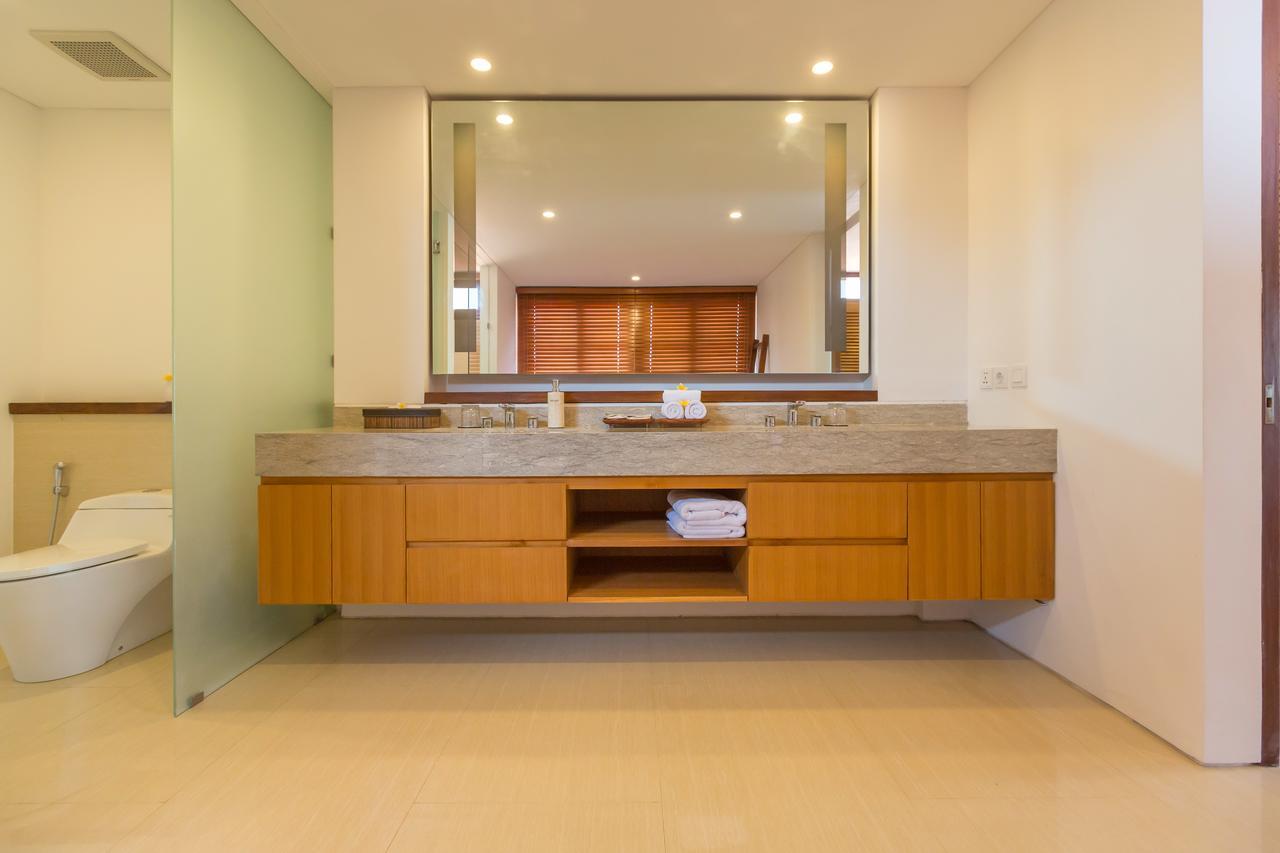 Rusa Biru - Modern With Private Pool And Cook In The Heart Of Berawa Villa