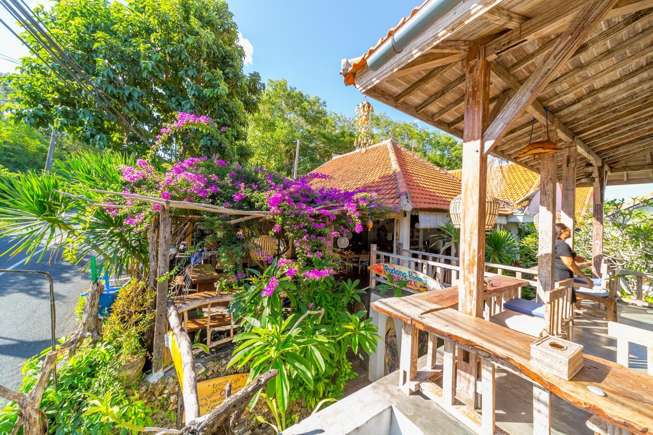 Guest house Padang Padang Breeze 2*