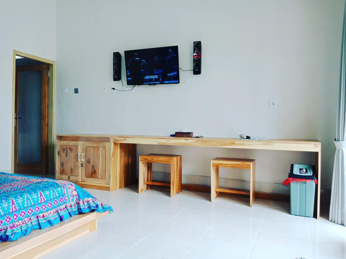 Inn Dragonfly And