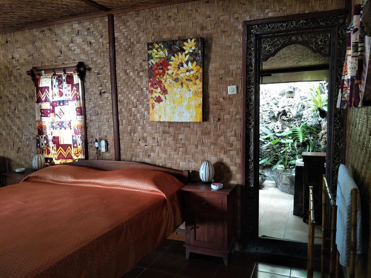 Temple Cafe & Hotel