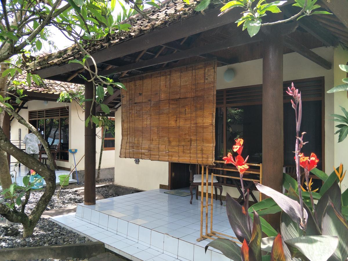 Temple Cafe & Hotel 2*