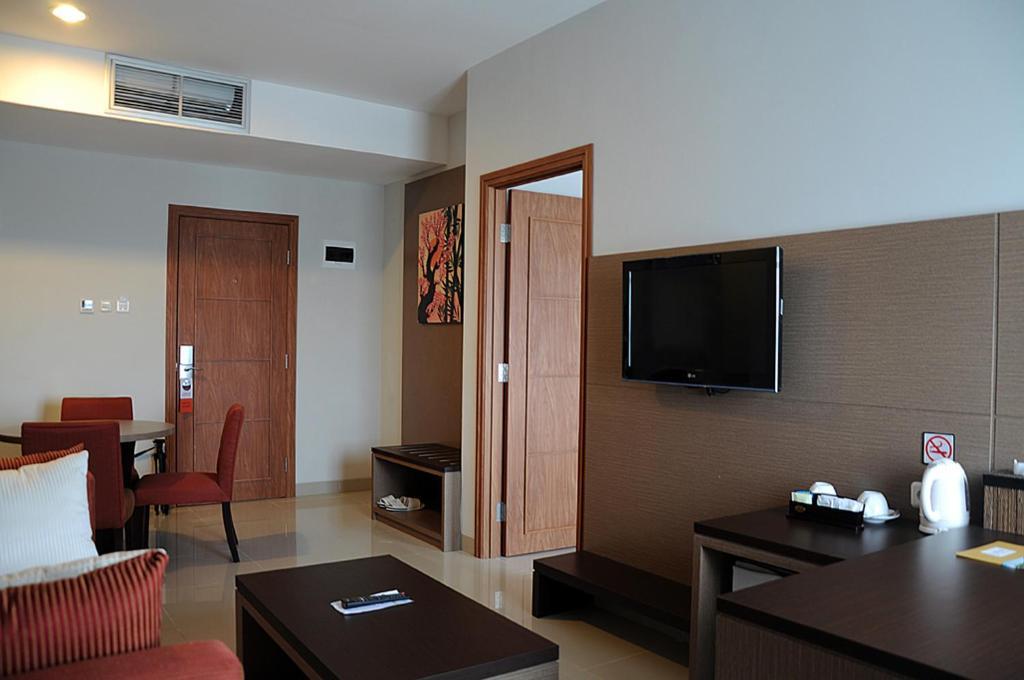 Hotel Lorin New Kuta 4*