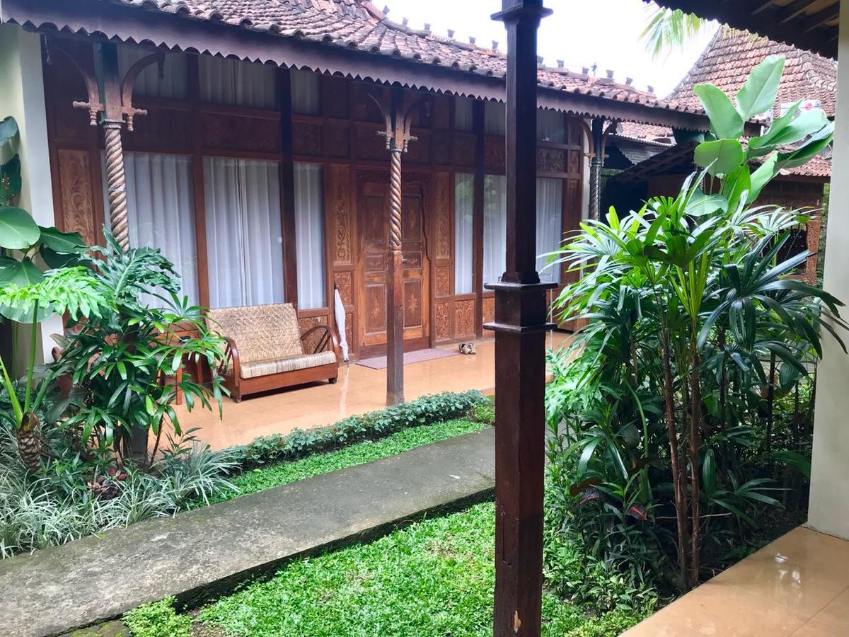 Kampoeng Joglo Abangan Inn