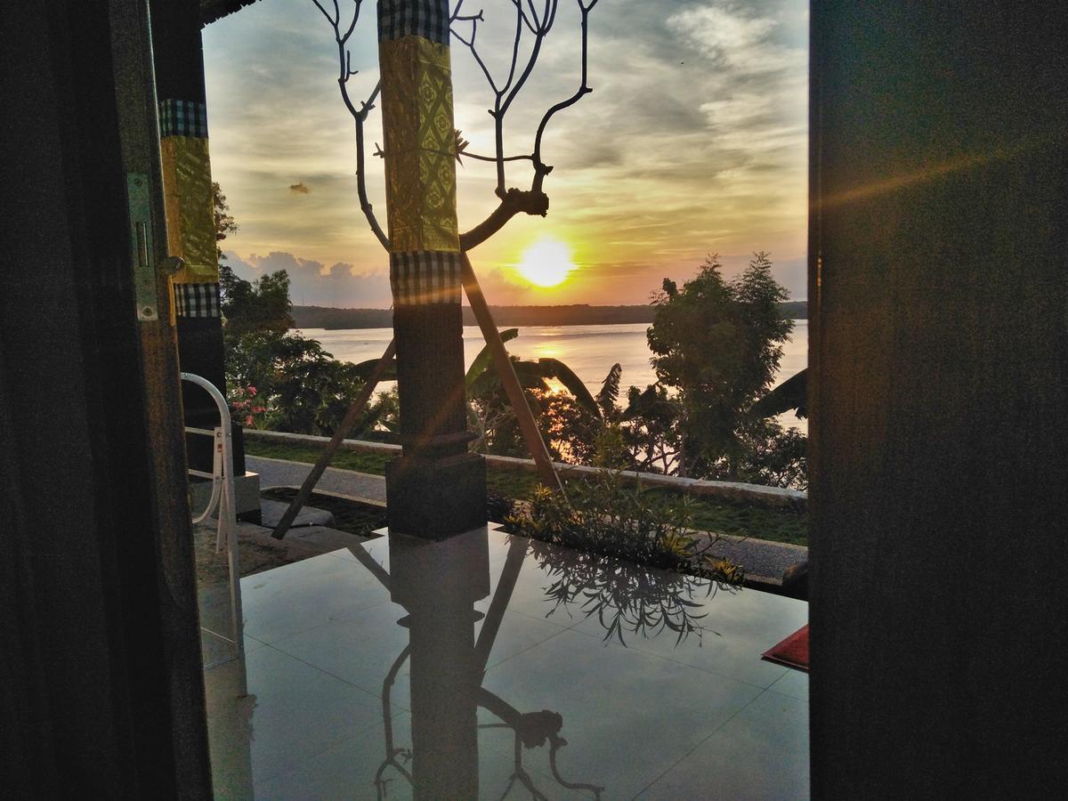 Prasi Sunset Toyapakeh