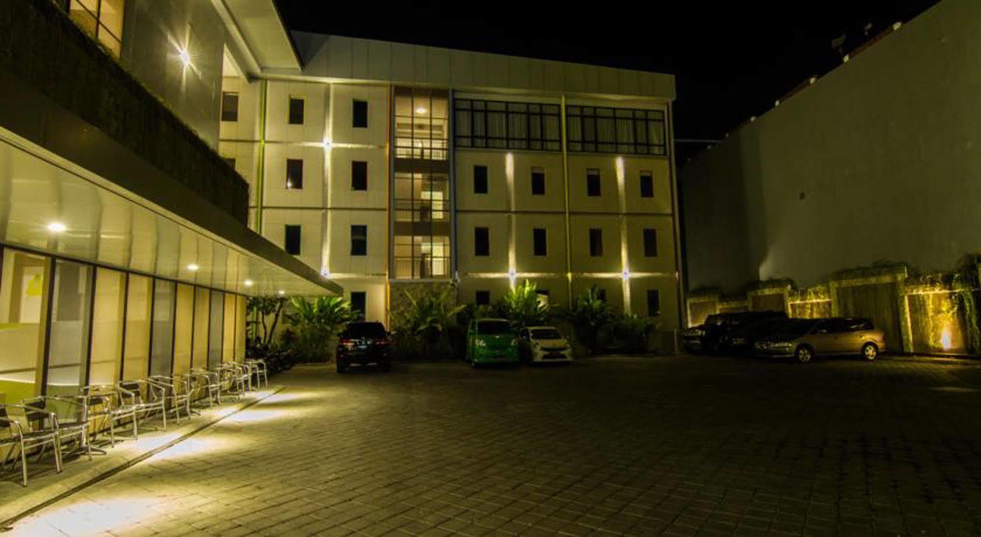 Hotel Urban Styles Hitz Kuta 2*
