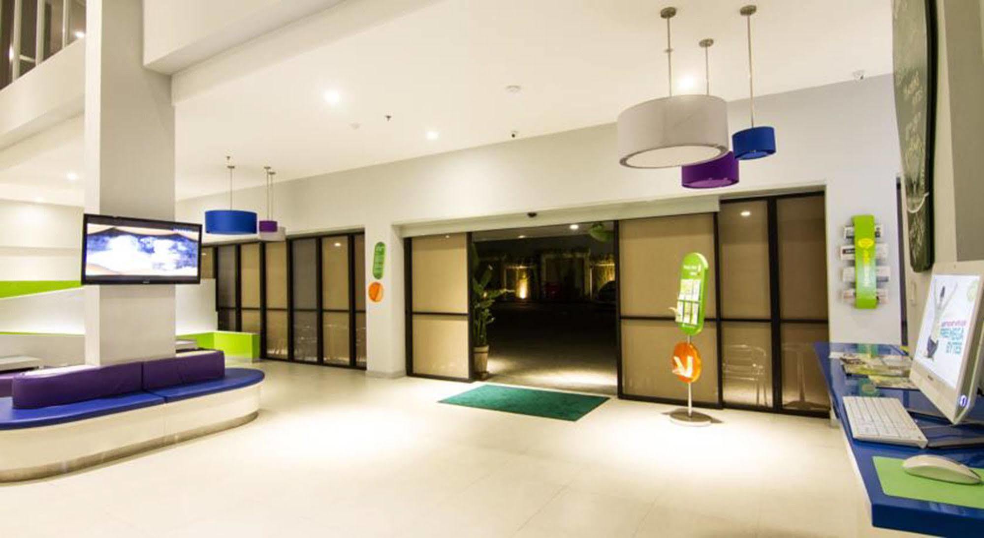 Hotel Urban Styles Hitz Kuta 2*