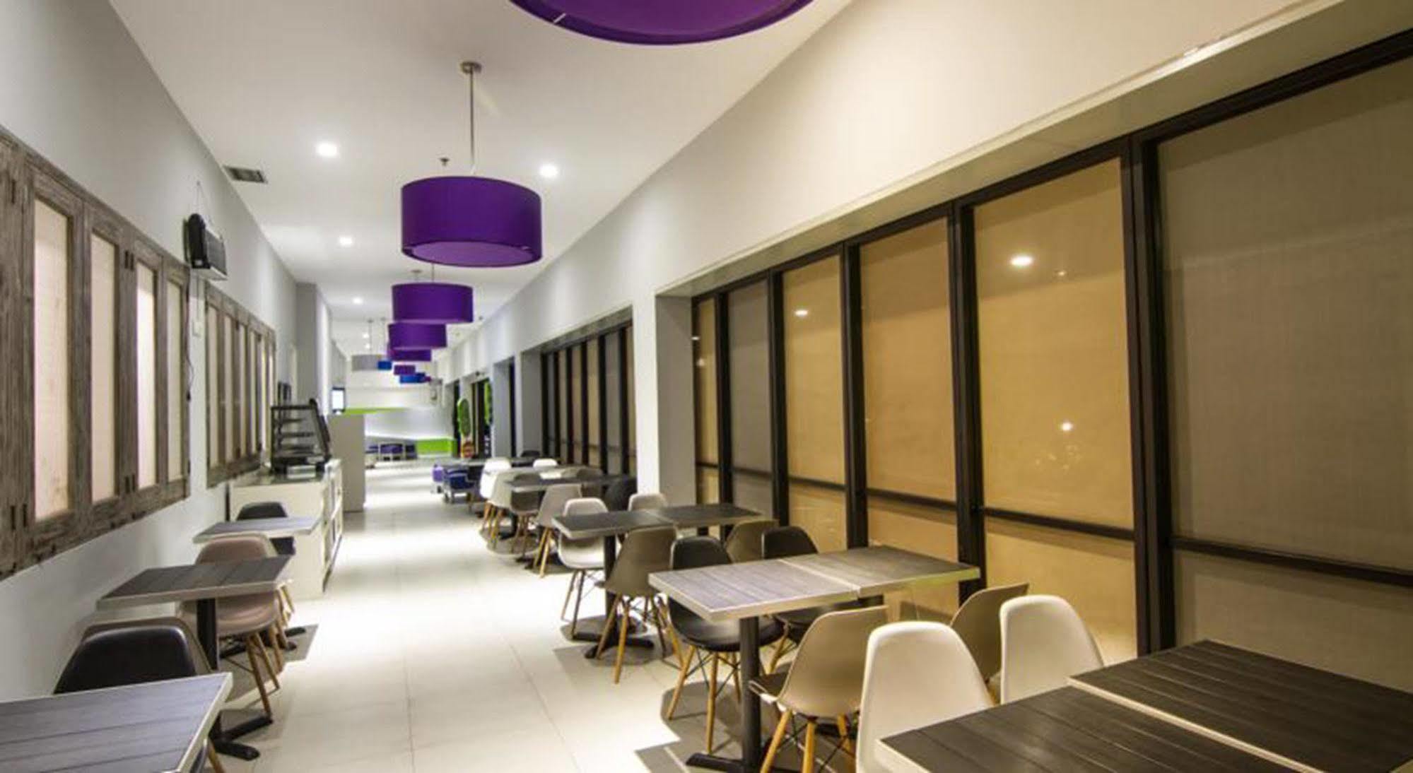 Urban Styles Hitz Kuta Hotel