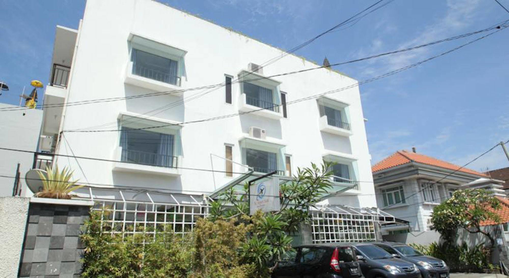Airport Kuta And Residences Hotel 2*