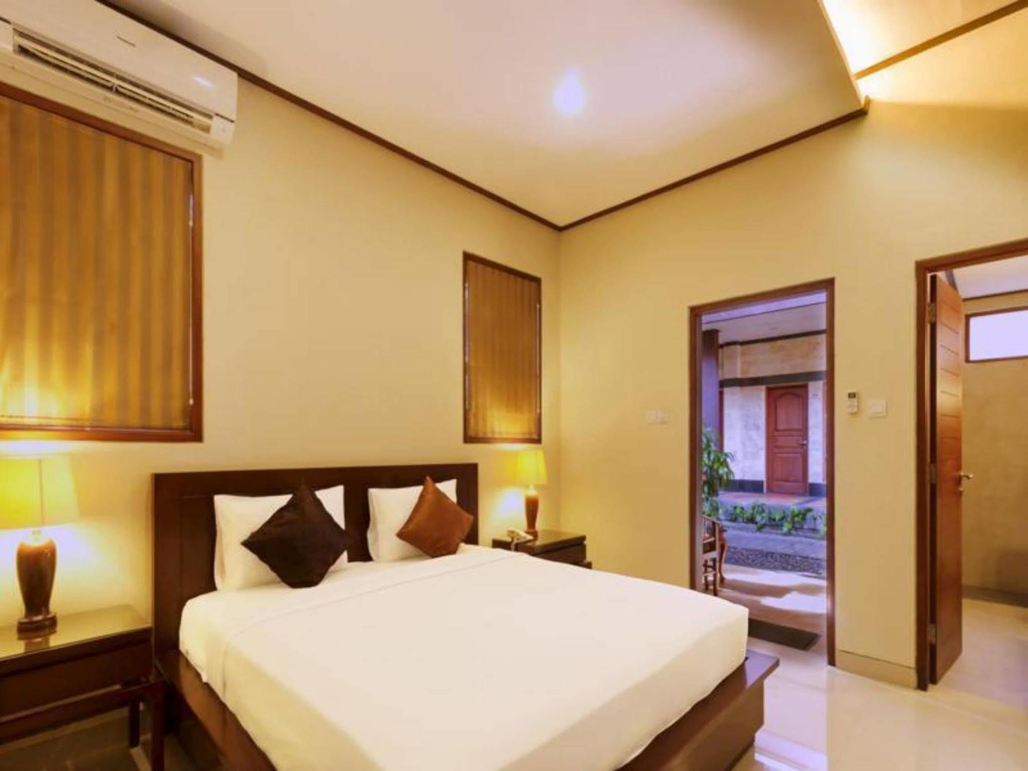 Yulia Kuta Hotel 3*