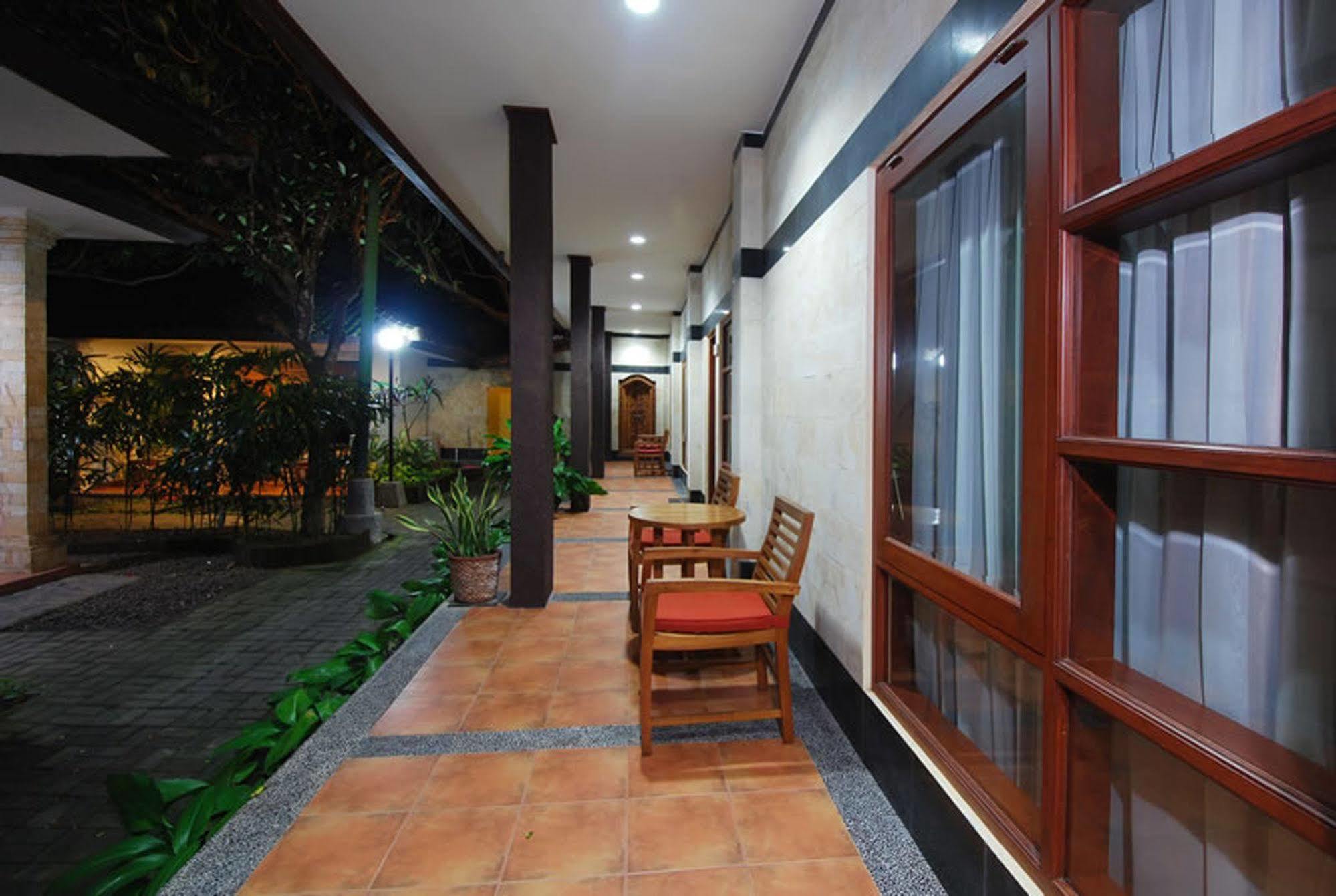 Yulia Kuta Hotel 3*