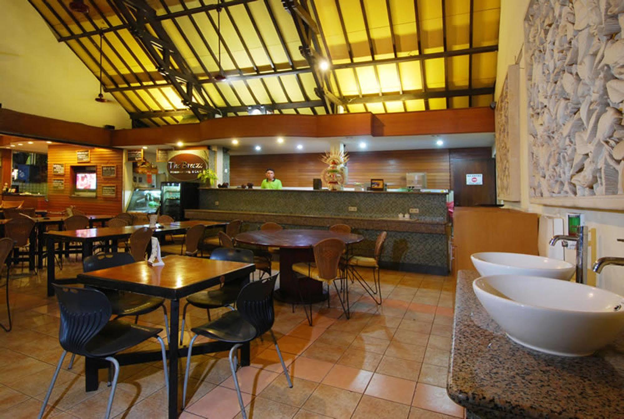 Yulia Kuta Hotel 3*