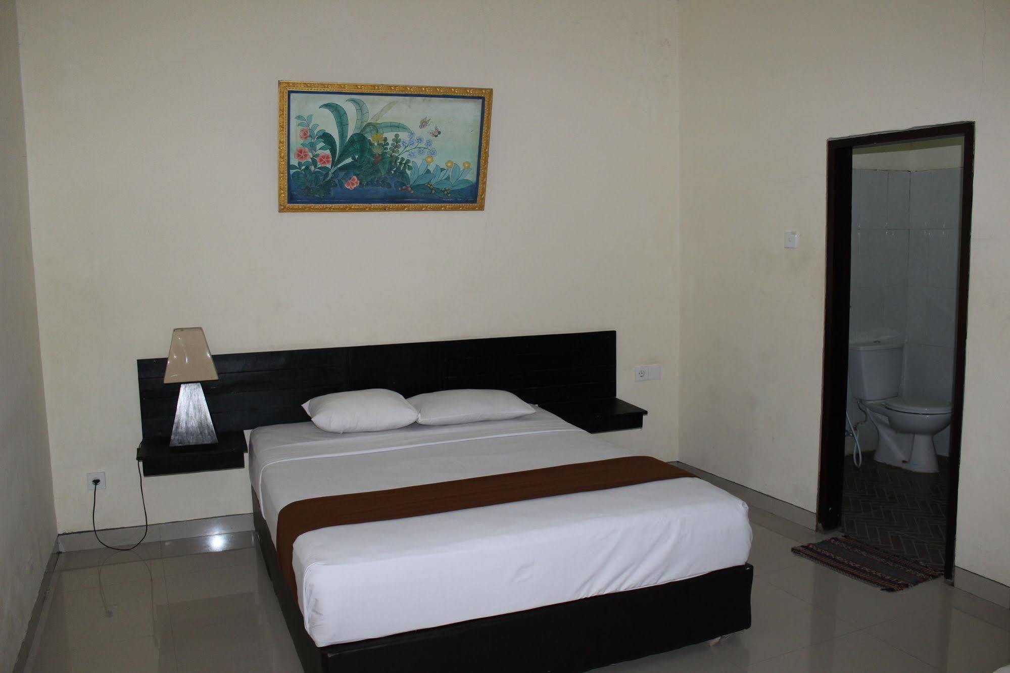 Ayu Hotel 2*