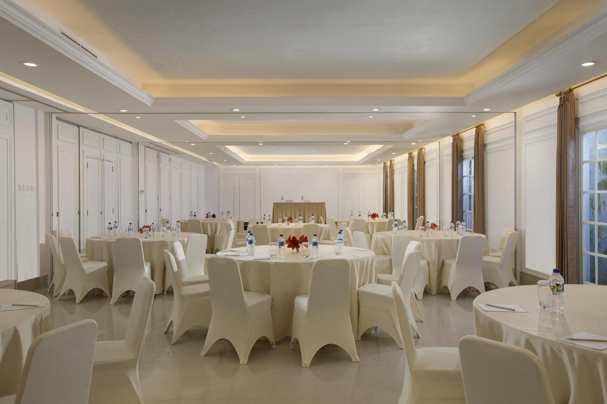 Santika Seminyak (Bali)