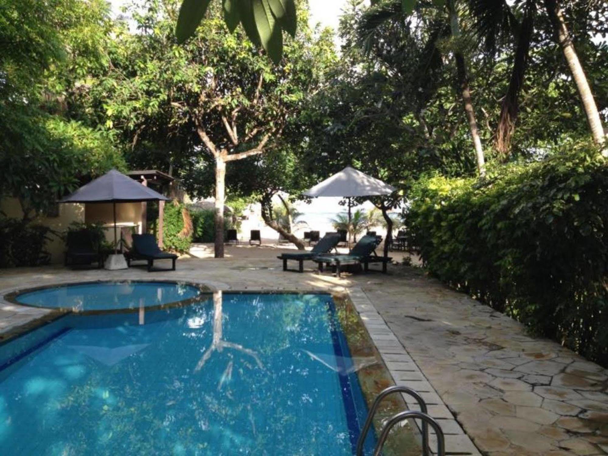 Hotel The Benoa Front & 3*