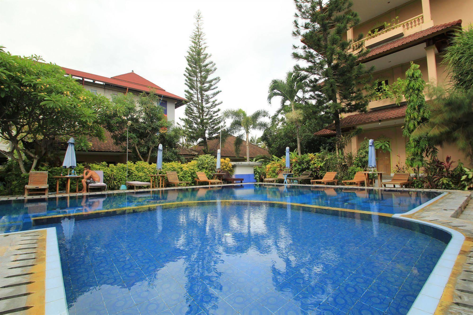 Hotel Lusa At Kuta 3*