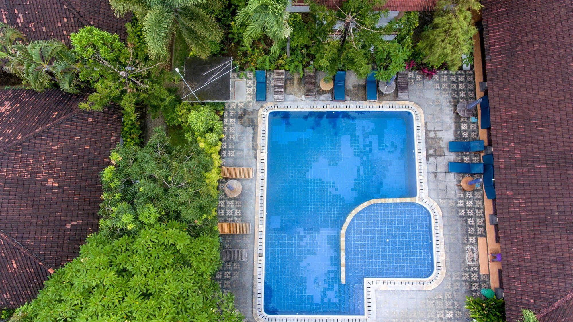 Hotel Lusa At Kuta 3*