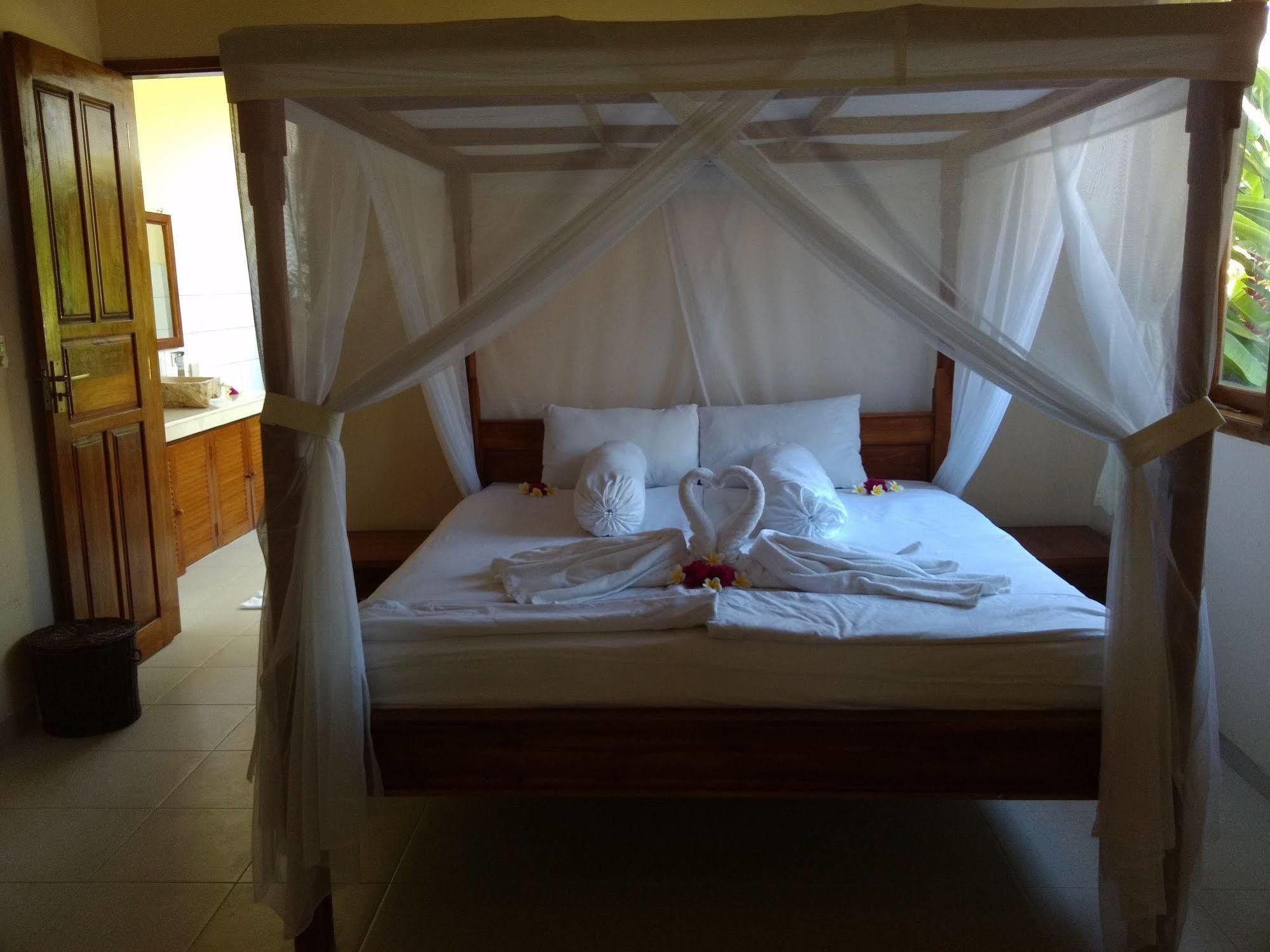New Starlight Holiday park Lovina (Bali)