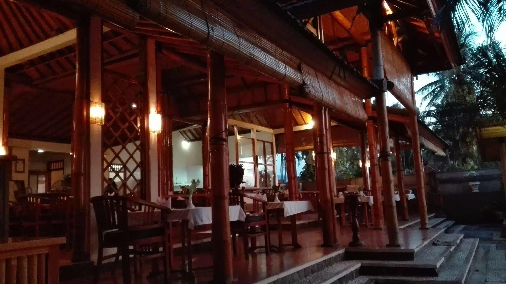 New Starlight Holiday park Lovina (Bali)