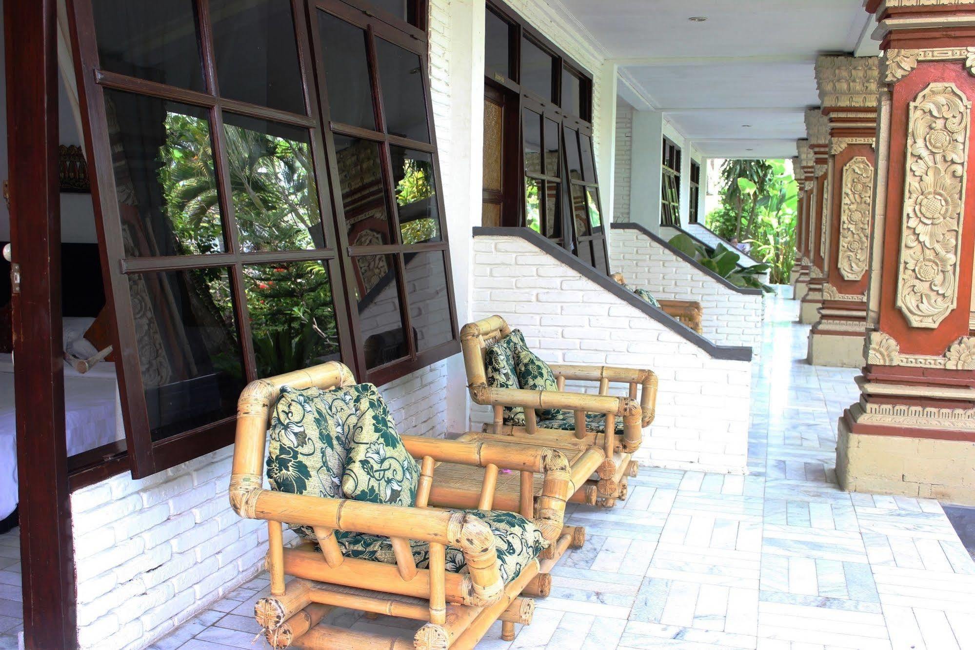 Anom Hotel 2*