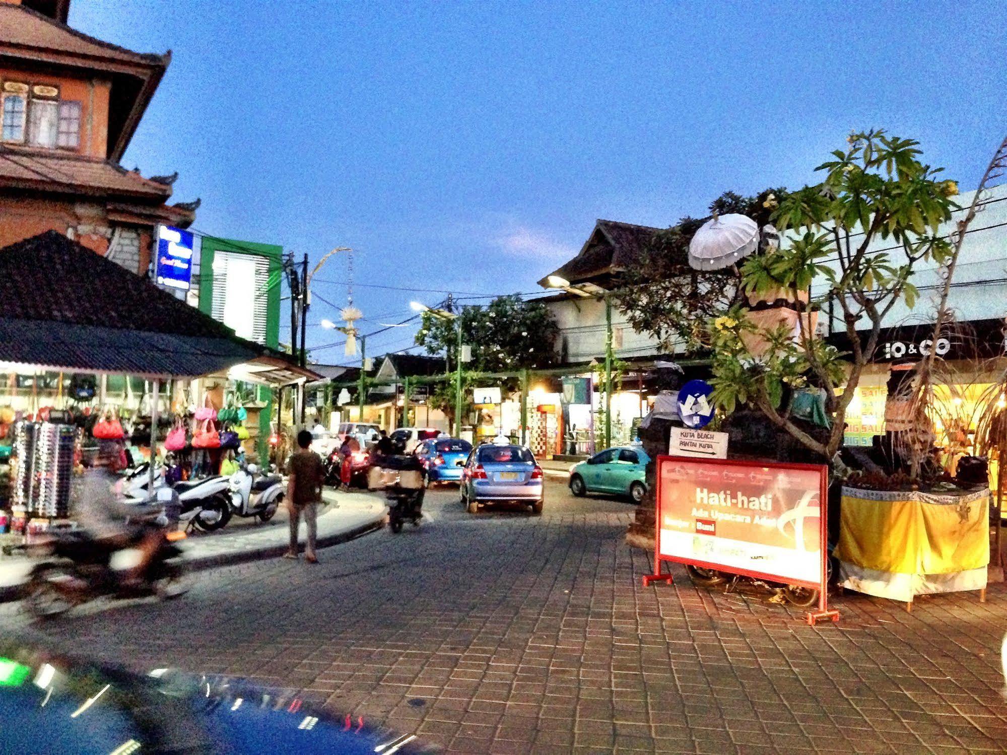 Bemo Corner Kuta (Bali)