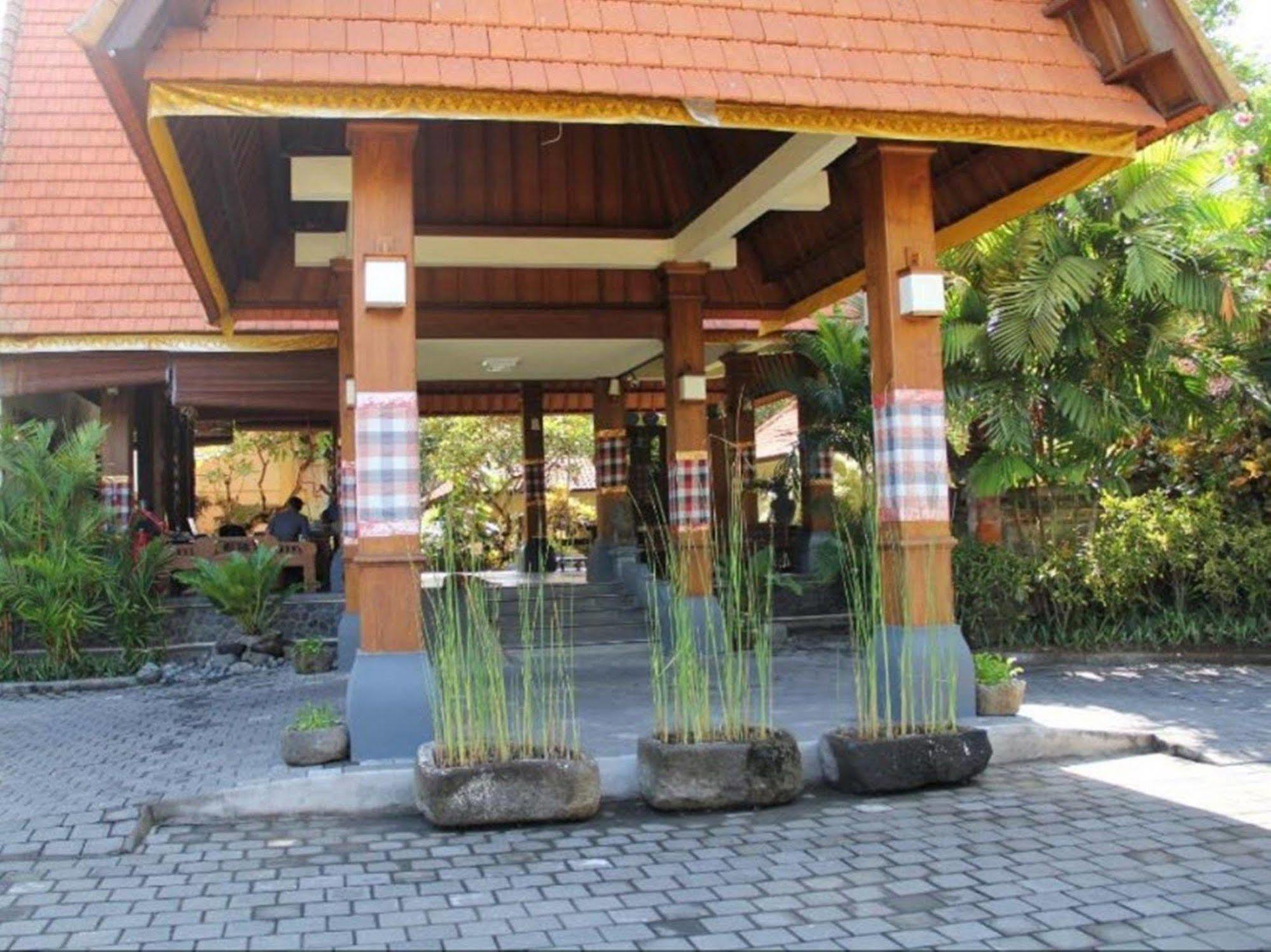 Hotel Besakih Beach 3*