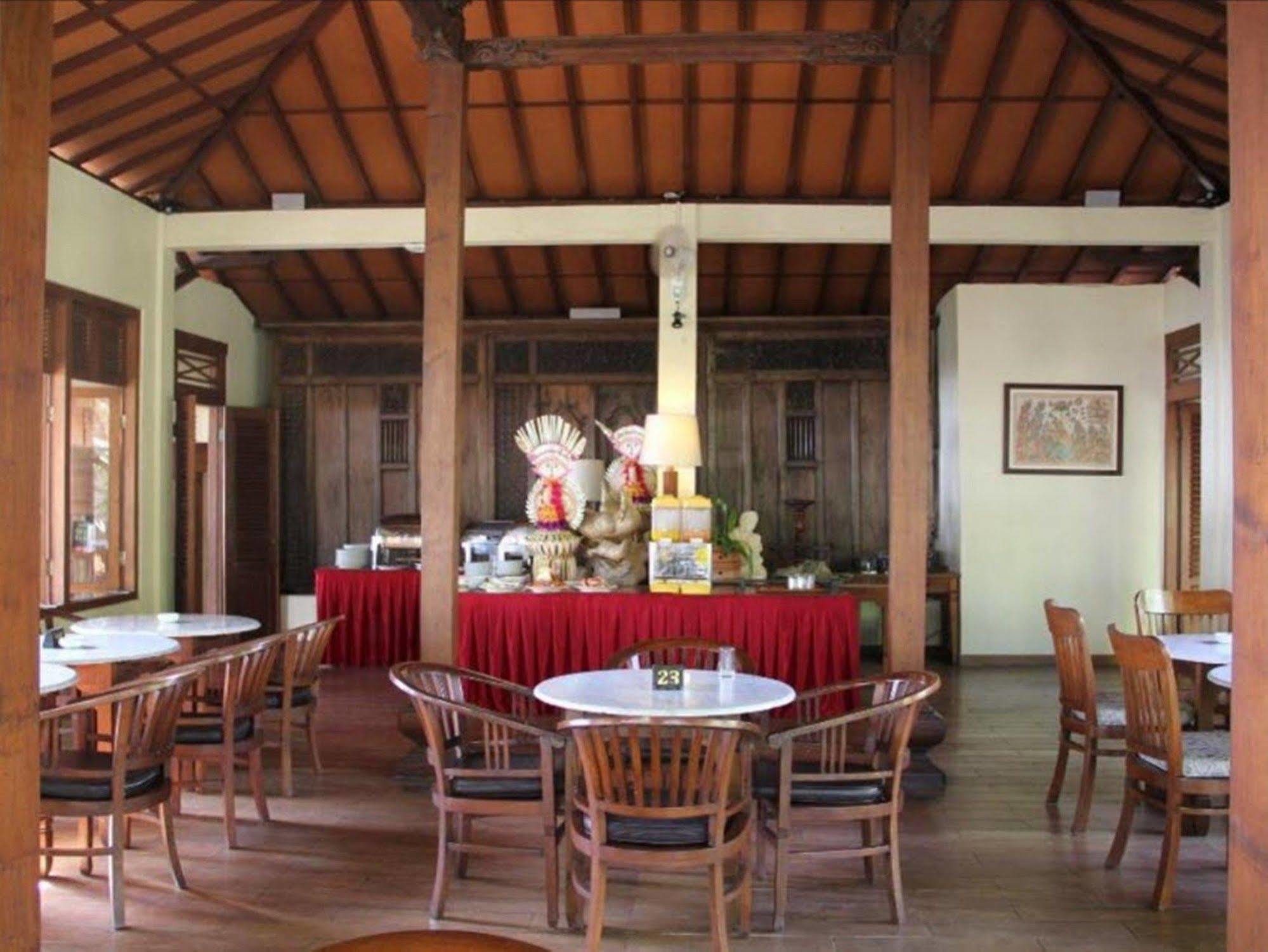 Besakih Beach Sanur (Bali)
