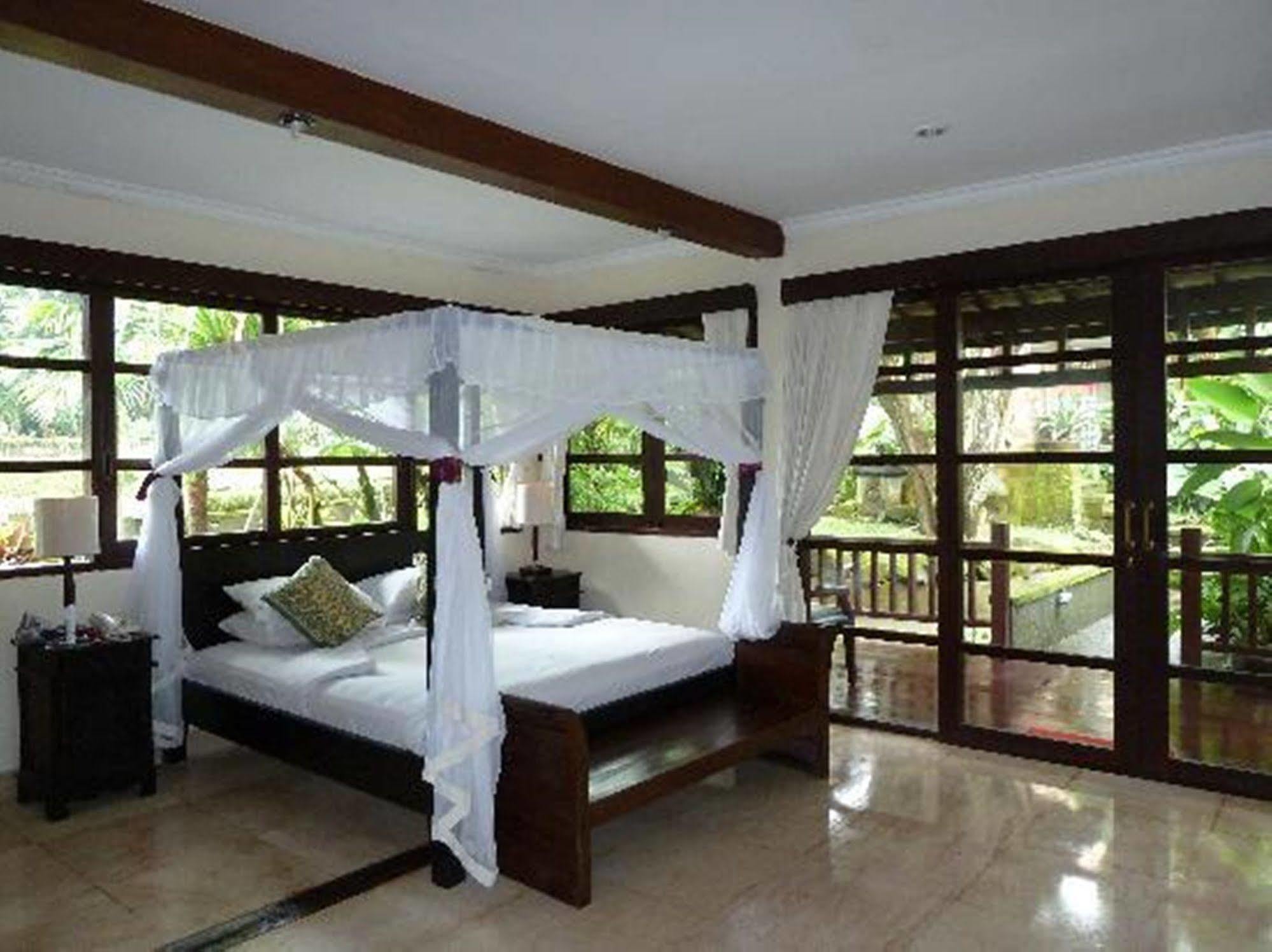 Anini Raka & Resort 4*