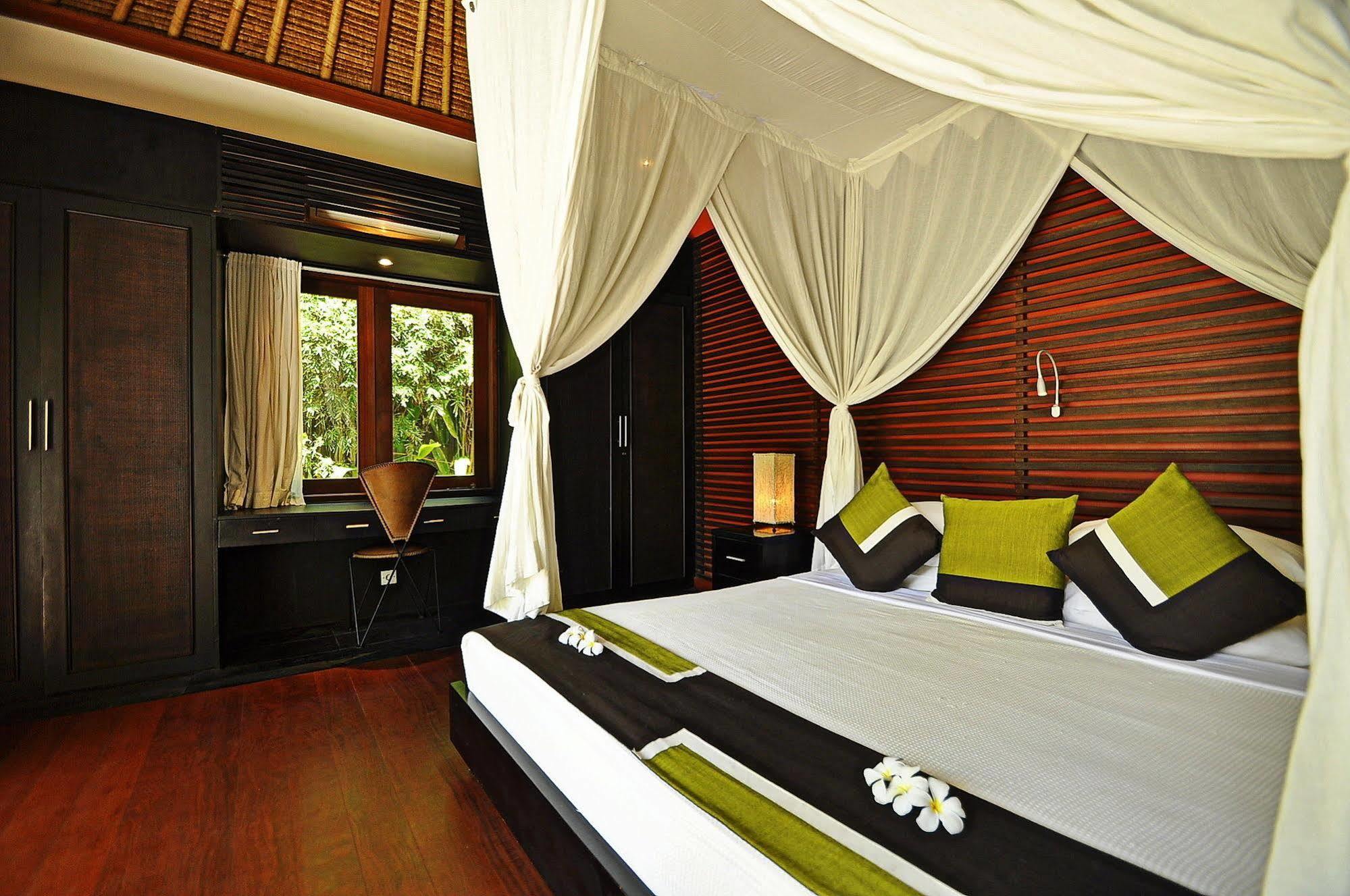 Sasoon 1, 100 Mt To Villa Candi Dasa (Bali)