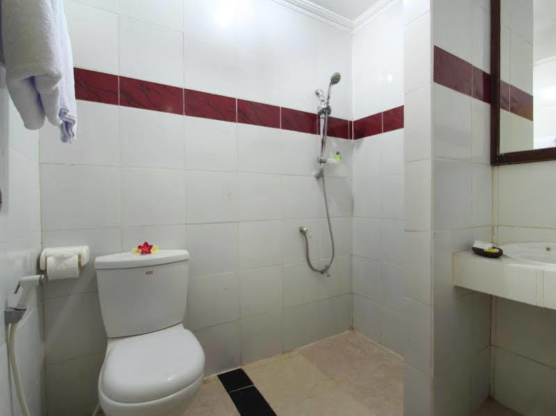 Hotel Lestari & - 3*