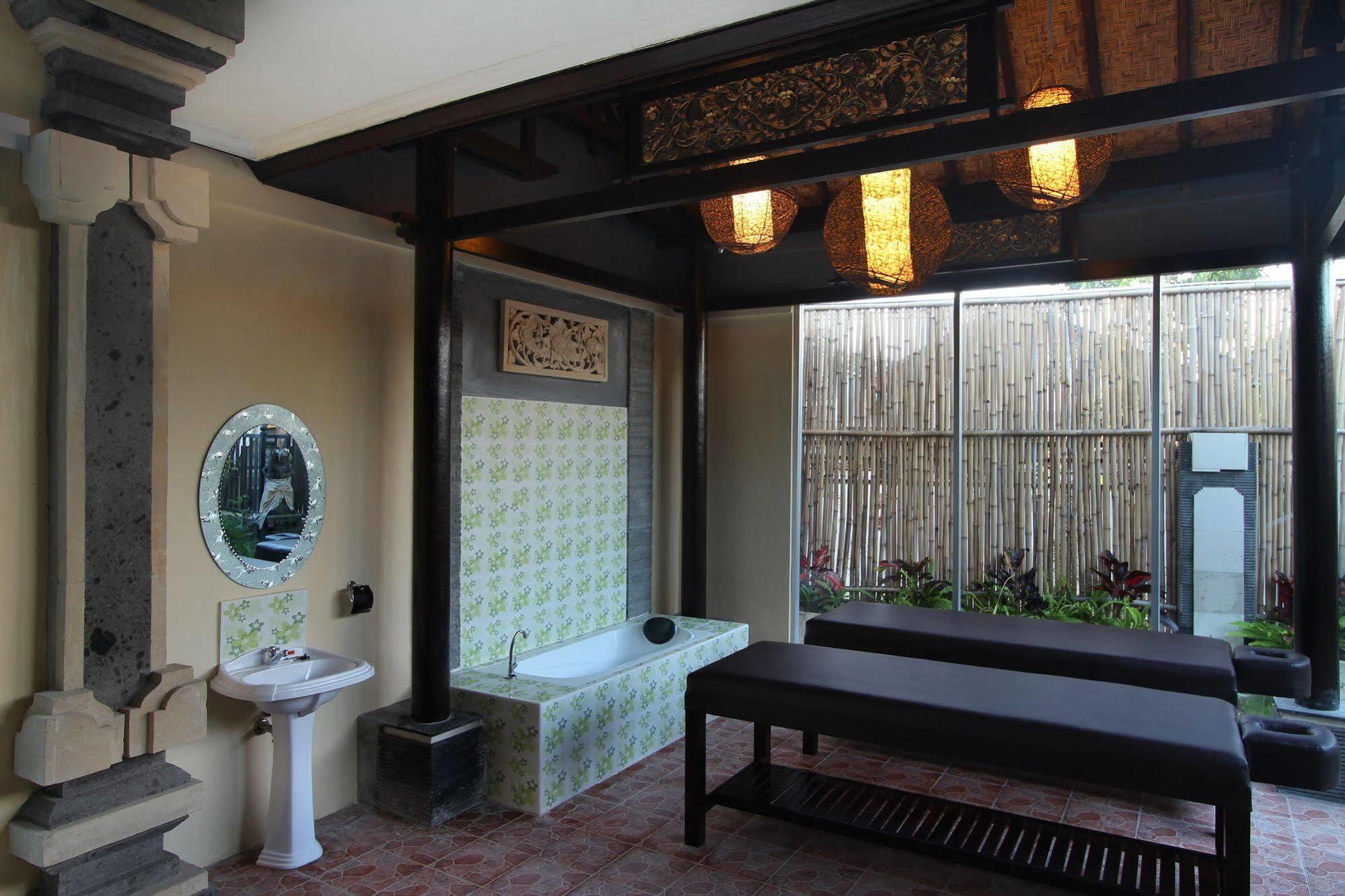 Hotel Lestari & -