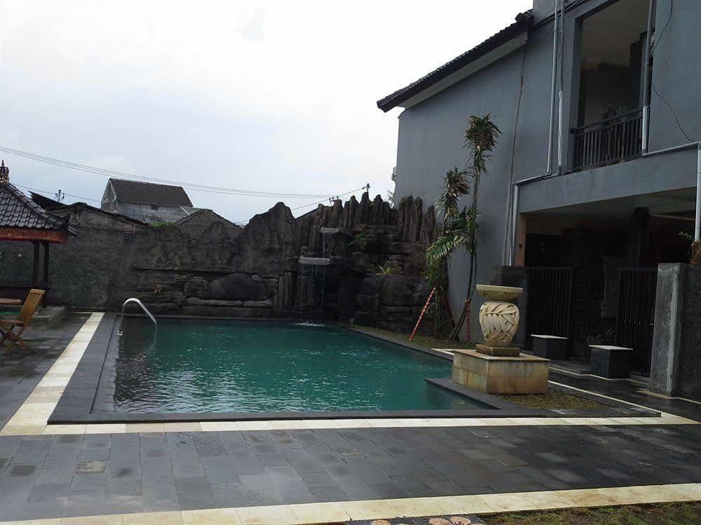 Hotel Lestari & -