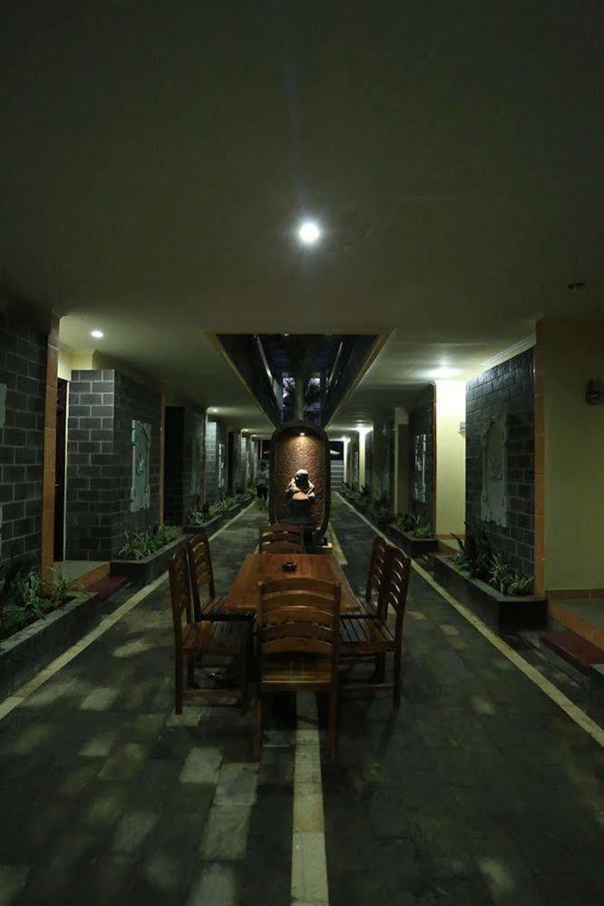 Lestari & - Hotel