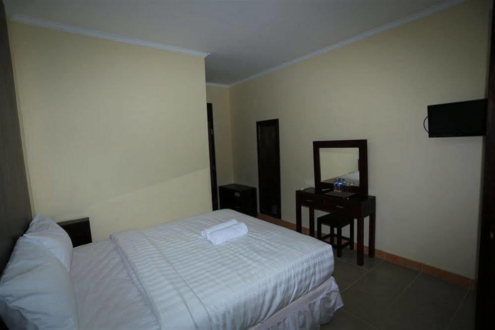 Lestari & - Hotel