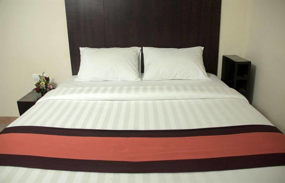 Hotel Lestari & - 3*