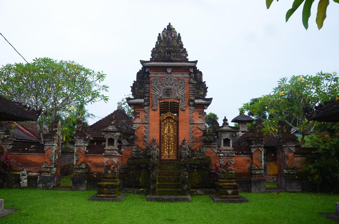 Resort Puri Taman Sari 3*