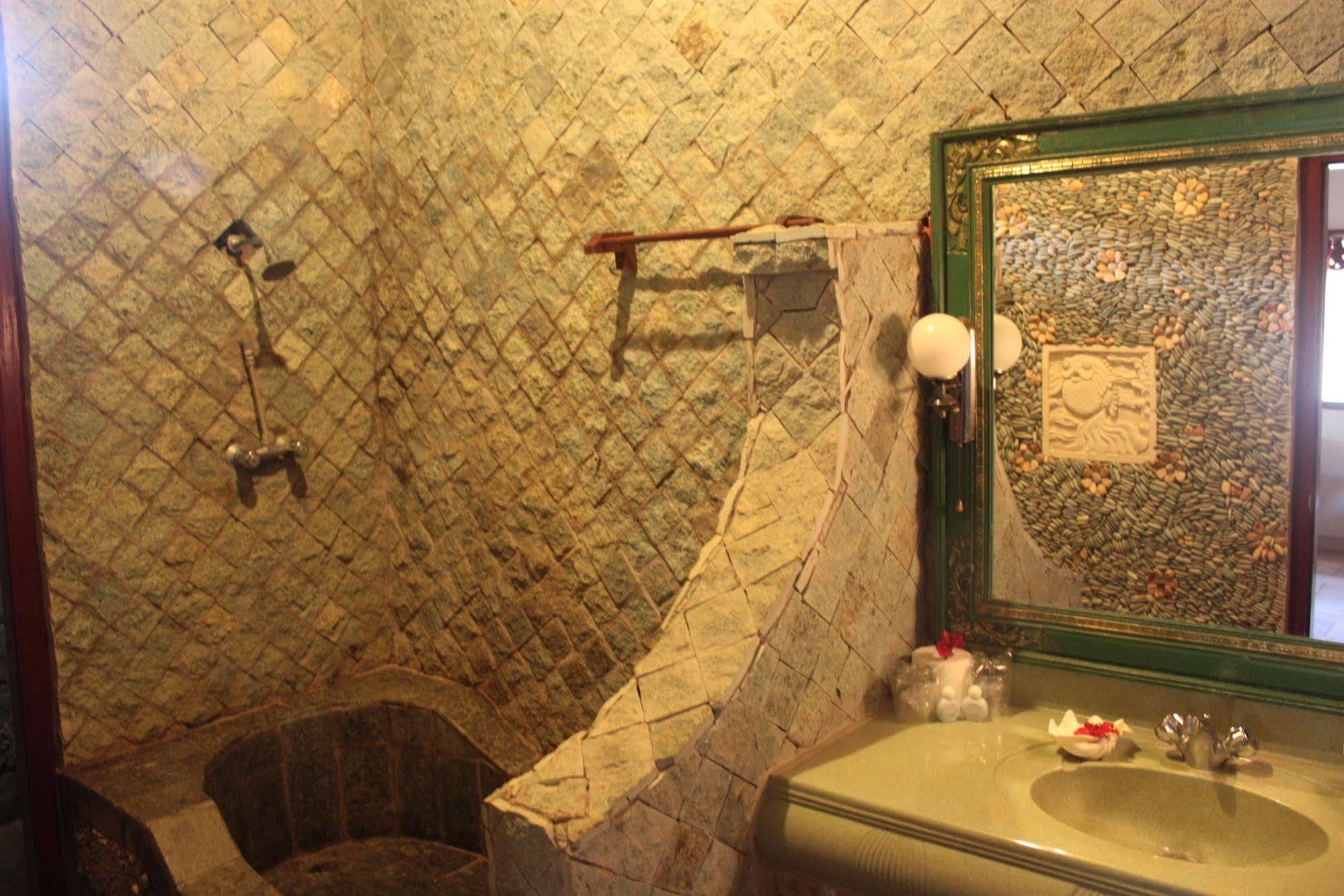Rambutan Boutique Lovina (Bali)
