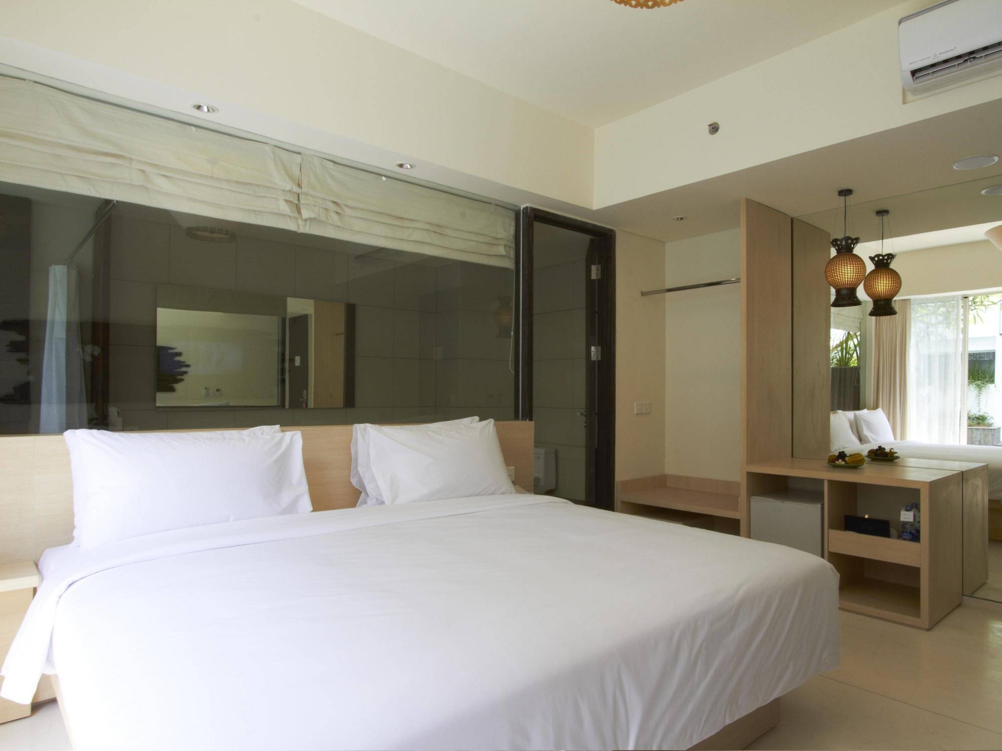 The Akmani 4*