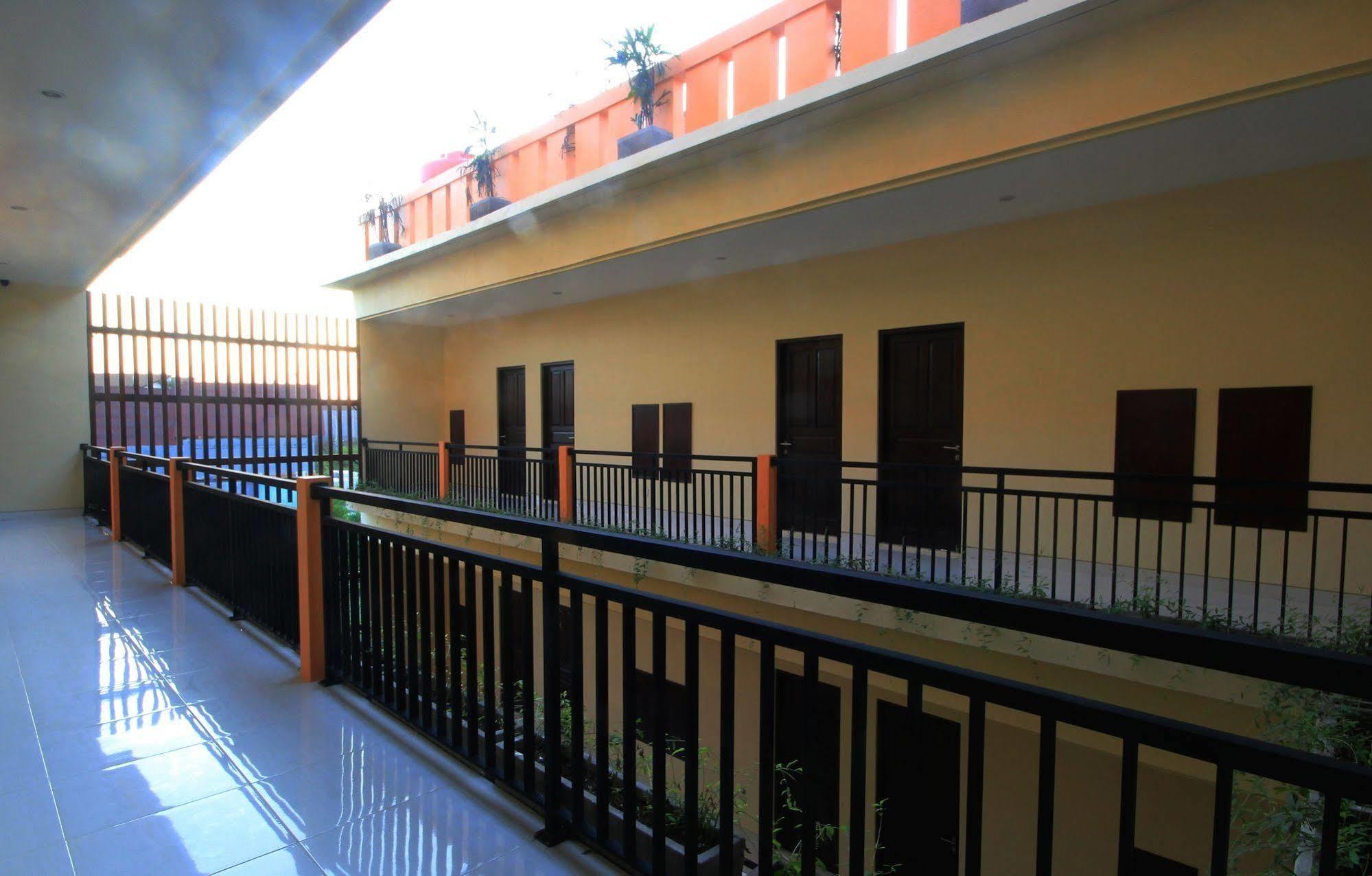 Hotel The Agung 2*