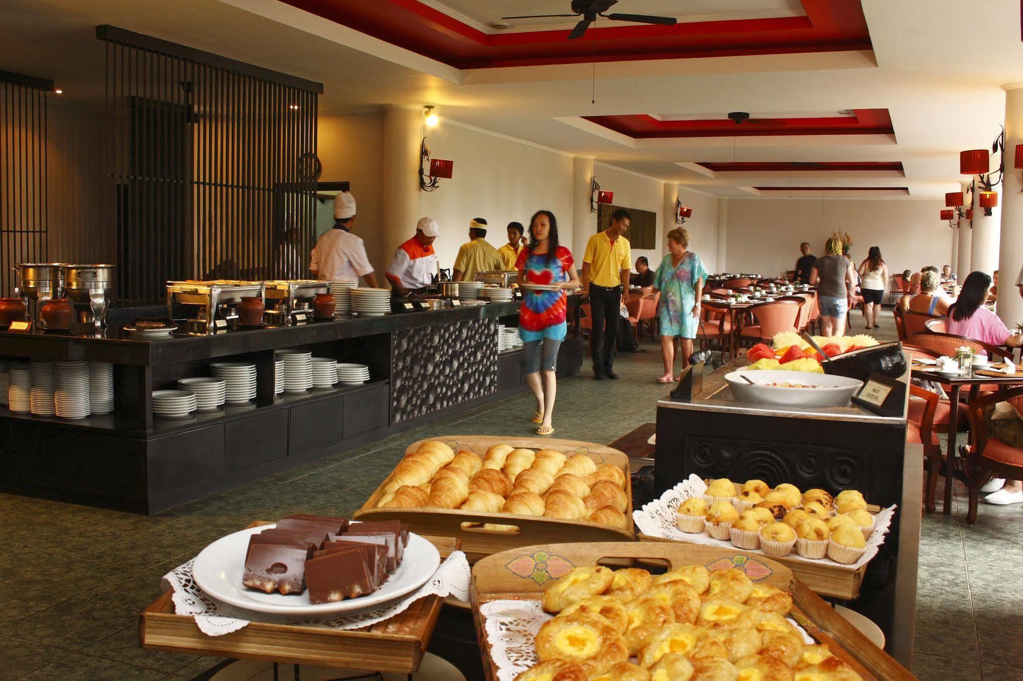 White Rose Kuta Resort, & Hotel 4*