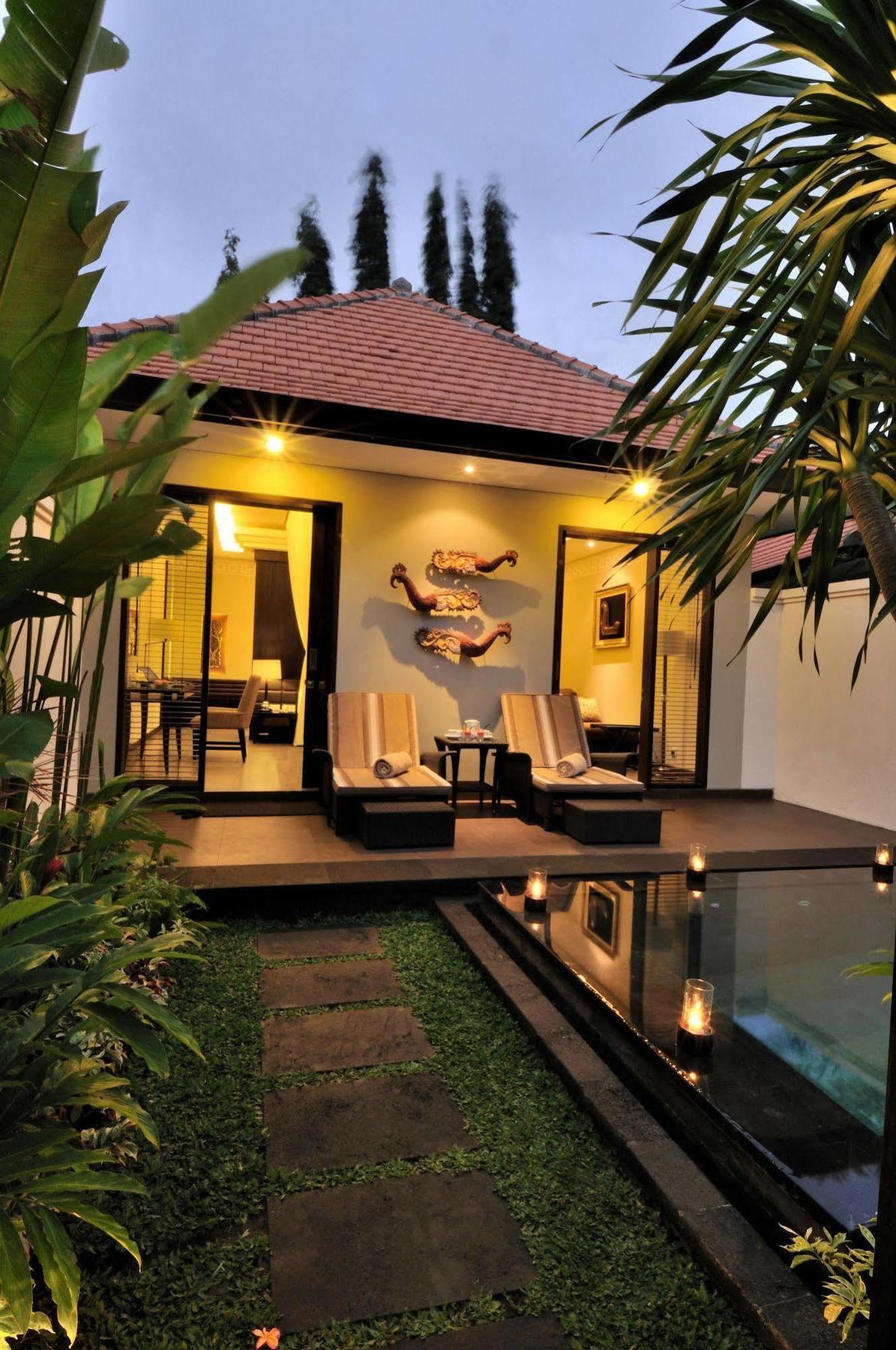 White Rose Kuta Resort, & Hotel 4*