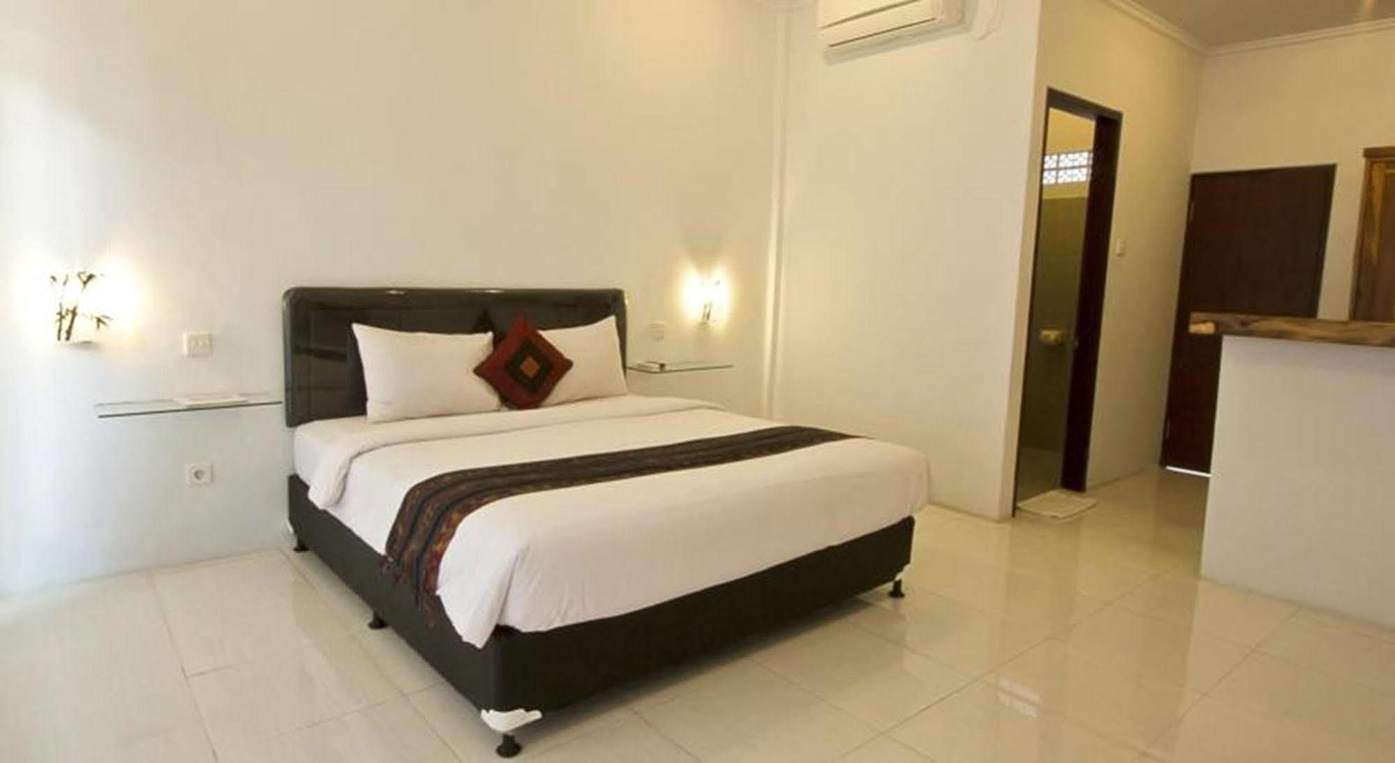 U House Seminyak 3*