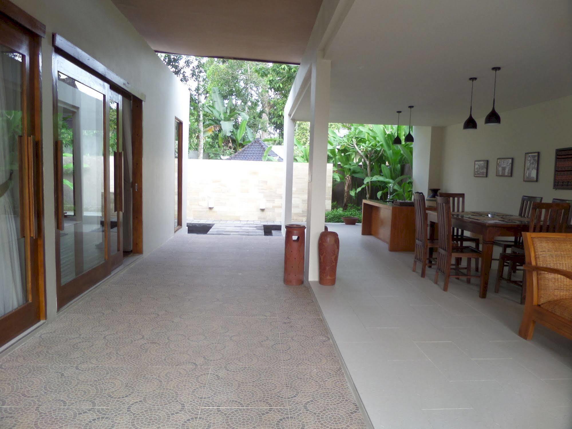 Senetan And Ubud (Bali)