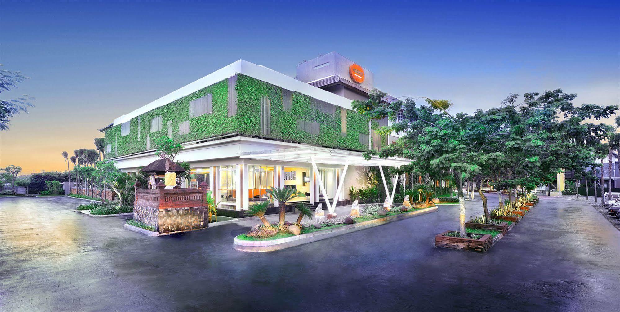 Harris & Residences Sunset Road Hotel