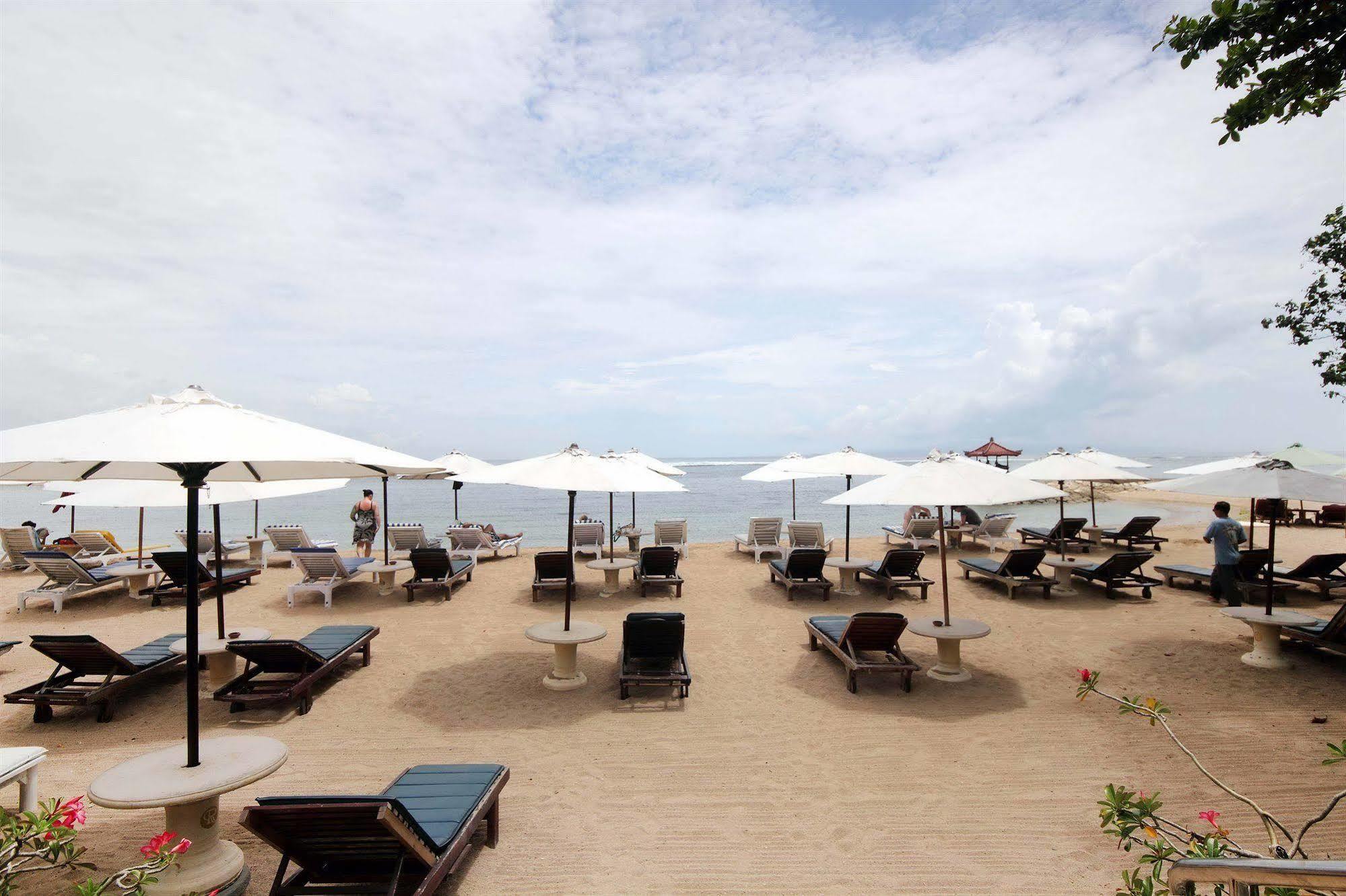 Respati Beach 3*