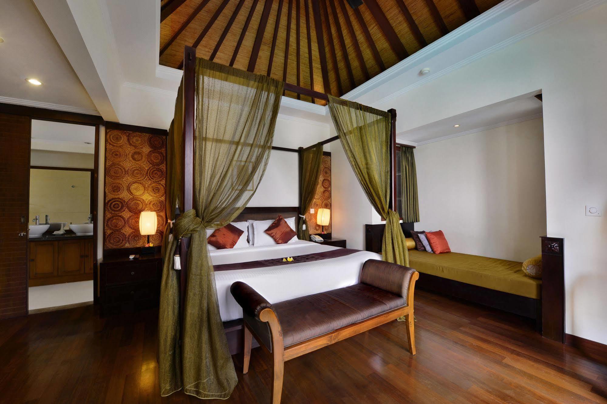 The Khayangan Dreams Villa, Villa