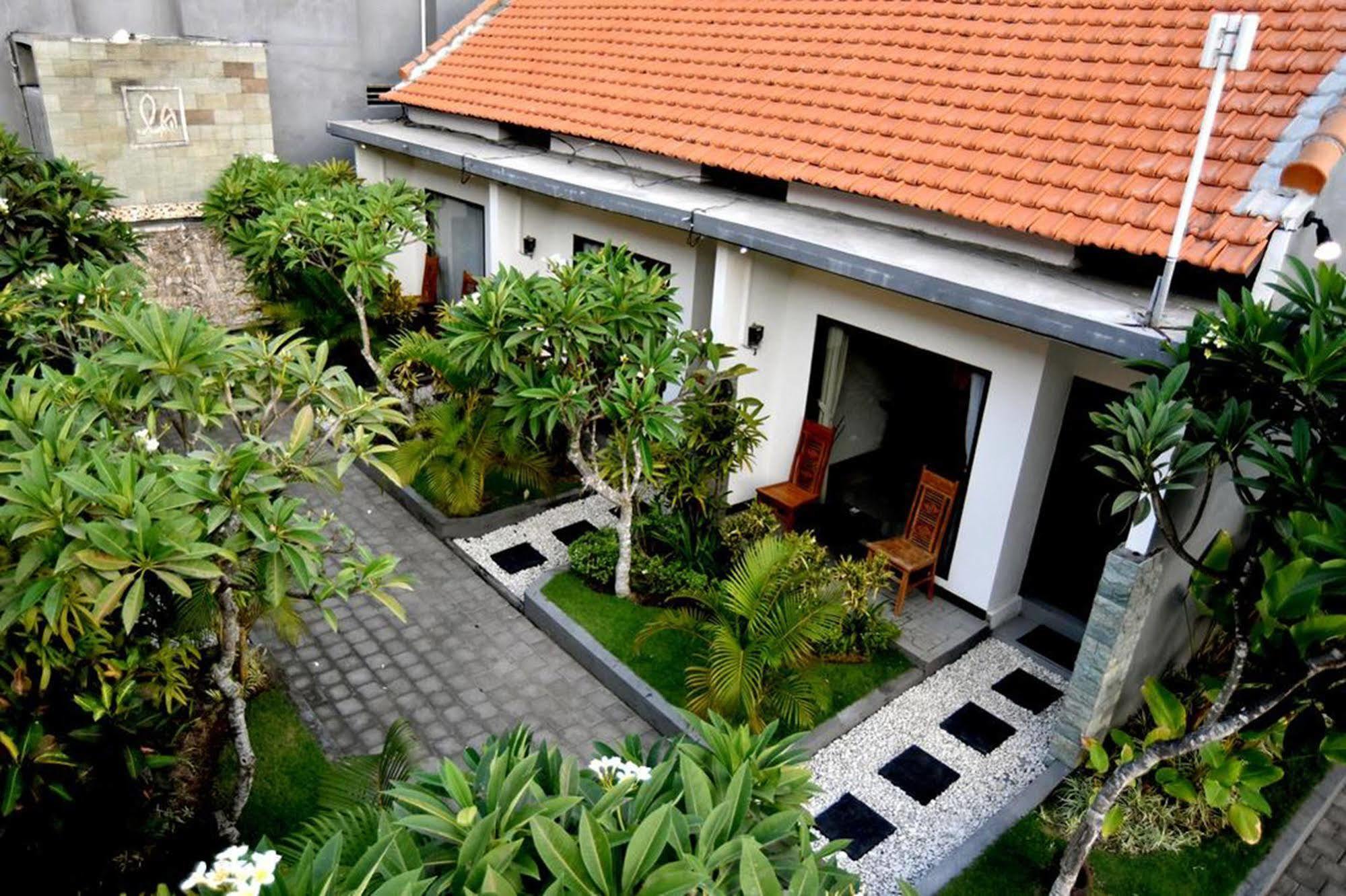La House Aparthotel 3*