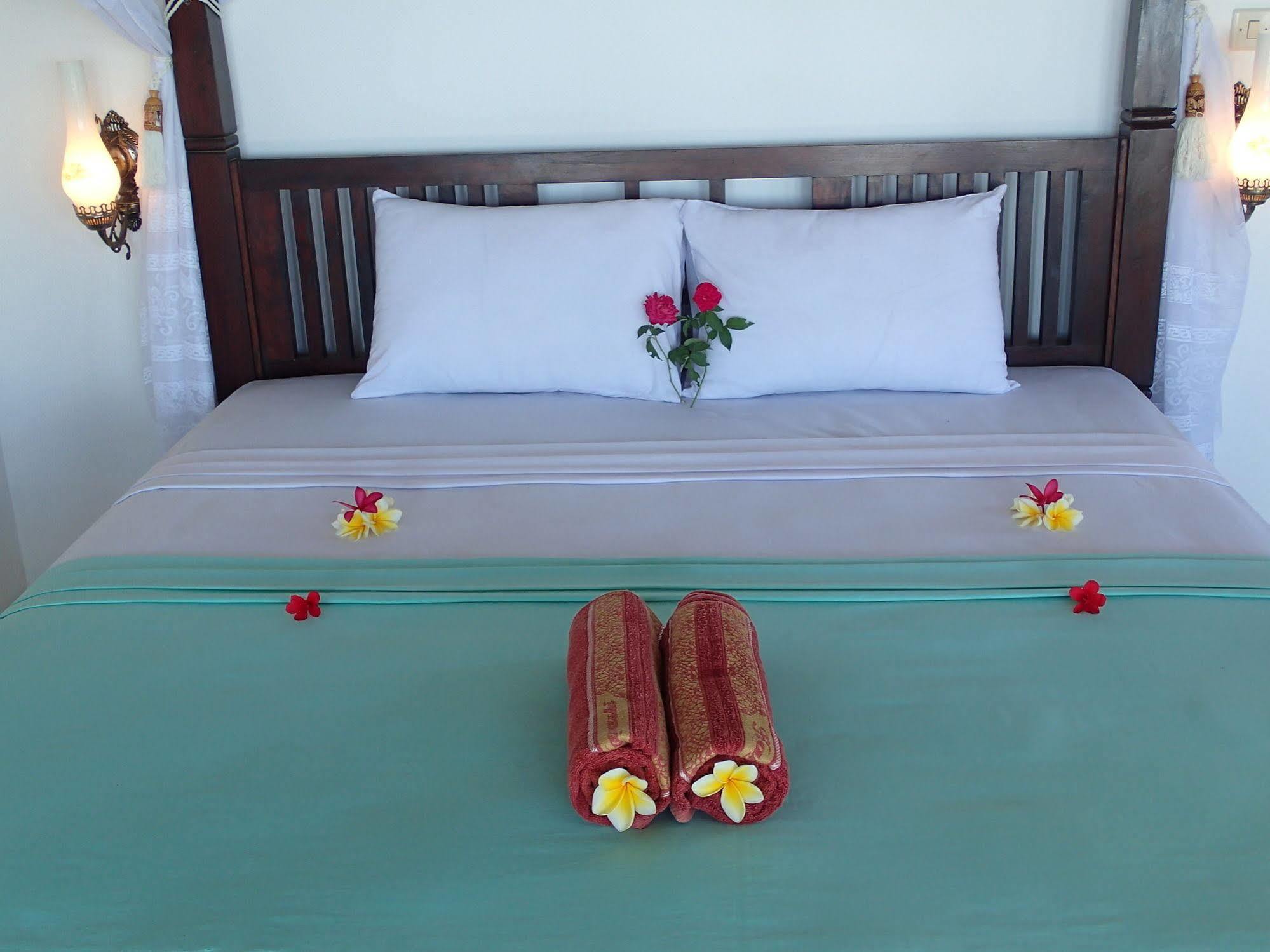 Titi Sedana * Amed (Bali)